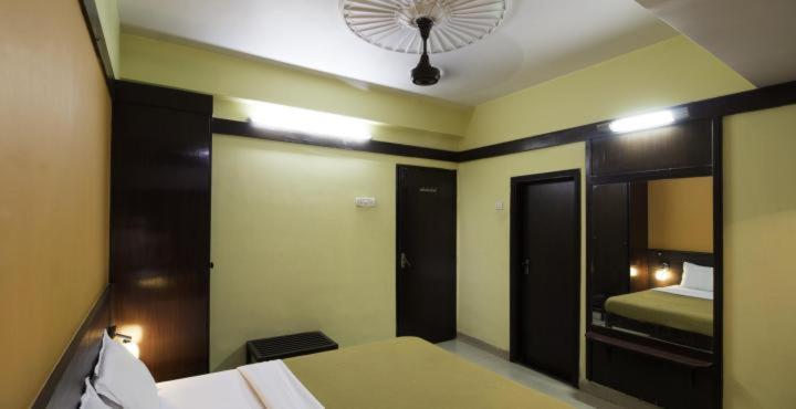 Hotel Golden Palace Pvt Ltd Bombaim Exterior foto