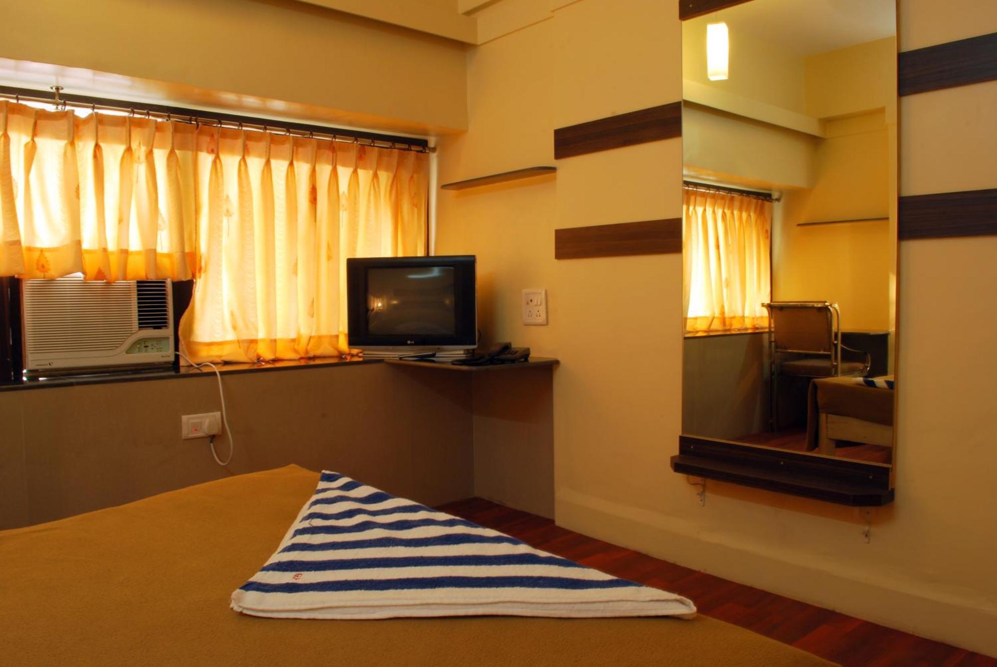 Hotel Golden Palace Pvt Ltd Bombaim Exterior foto