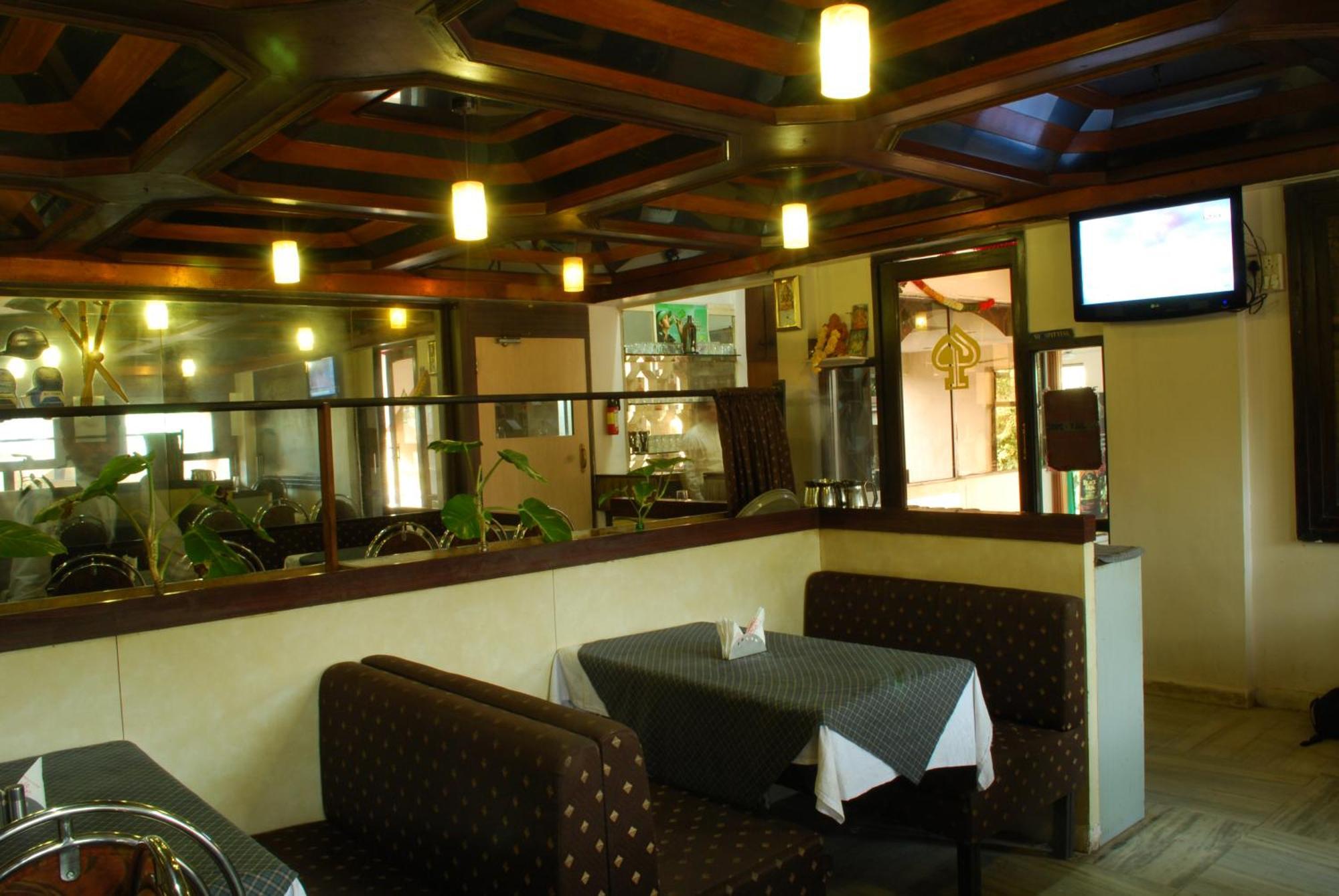 Hotel Golden Palace Pvt Ltd Bombaim Exterior foto