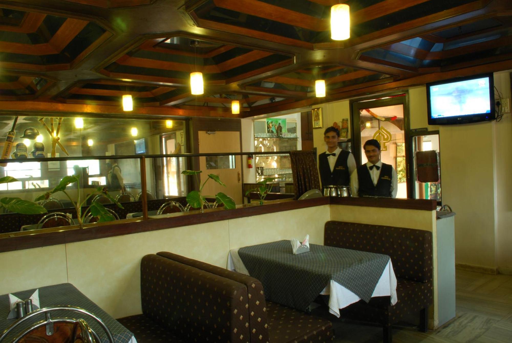 Hotel Golden Palace Pvt Ltd Bombaim Exterior foto